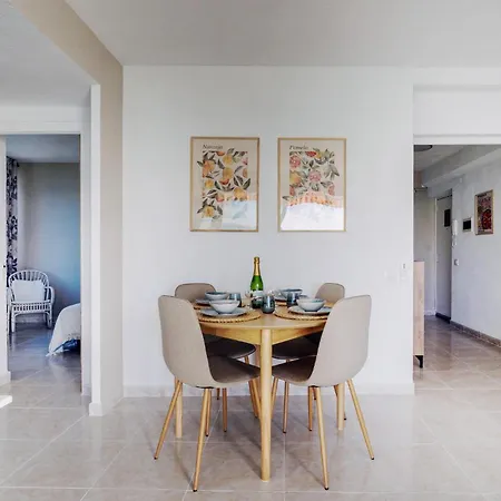 Apartment 2 Bedroom Gorgeous In